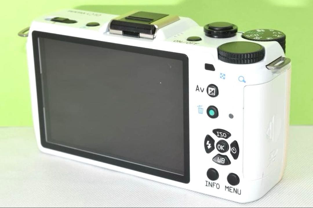 PENTAX Q10 ホワイト ☆送料無料☆