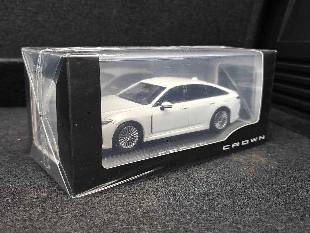 トヨタ クラウン カラーサンプル ミニカー プレシャスホワイトパール