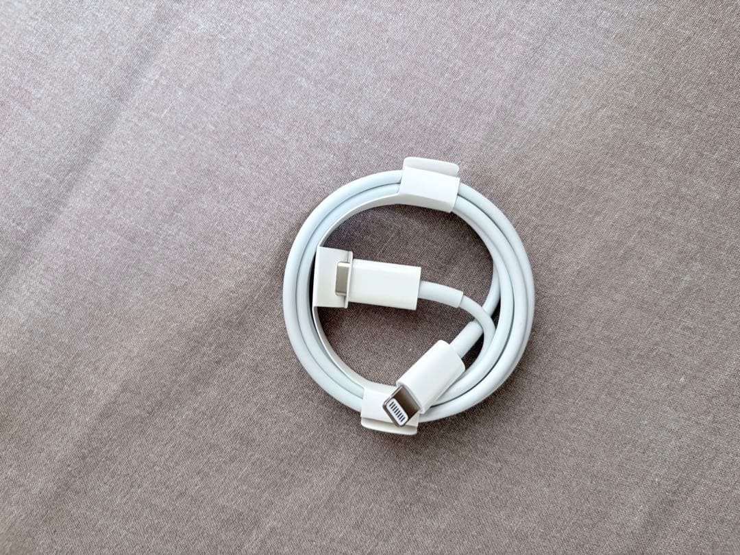 白ネコ iPhone14pro 256G シルバー SIMフリー