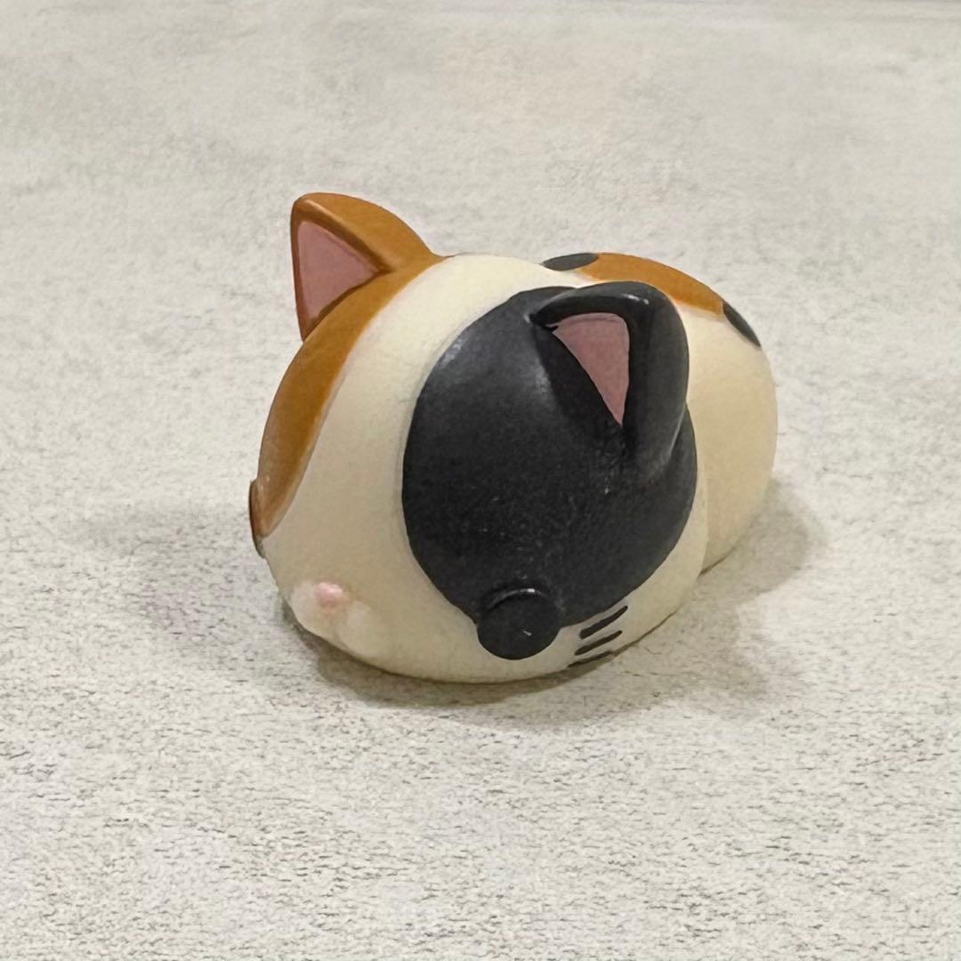 もにまるず　みけねこ