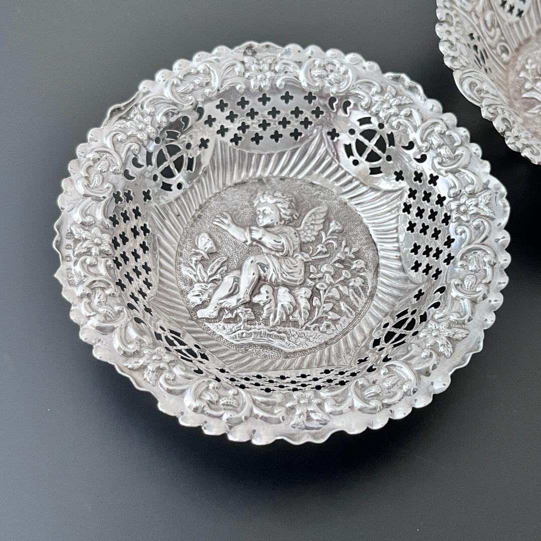 【英国】 【純銀】天使のボンボンディッシュ/ペア スターリングシルバー1897年