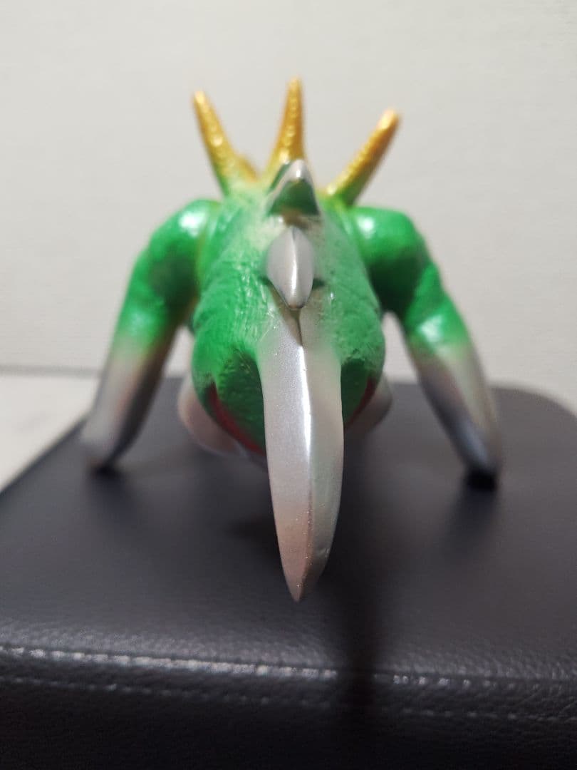 ブルマァク ガイガン メタリックグリーン 肌色成型 ソフビ