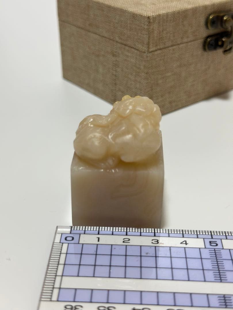 132 ラオス石　 田黄　古獣　印石　印材　落款　雅号　書道　箱付き