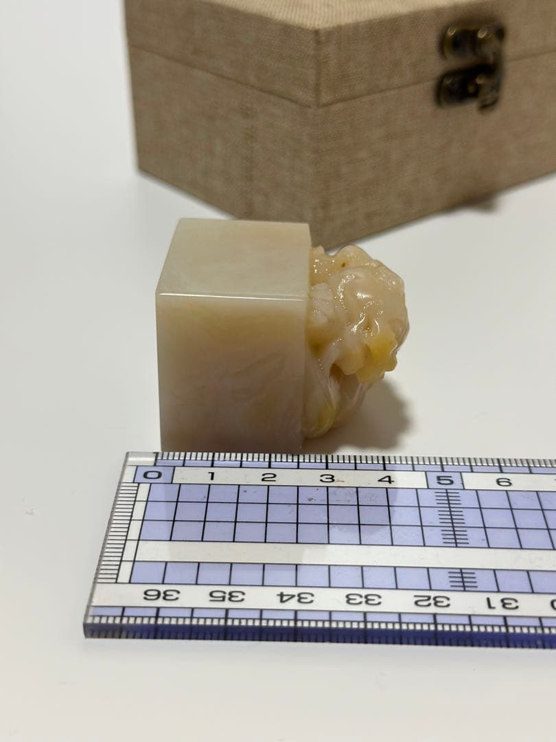 132 ラオス石　 田黄　古獣　印石　印材　落款　雅号　書道　箱付き