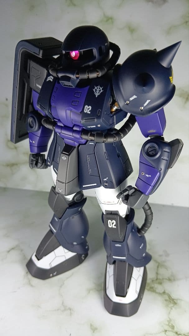 ザクⅡ　黒い三連星カラー　塗装済完成品　MG 1/100　ガンプラ　ガンダム