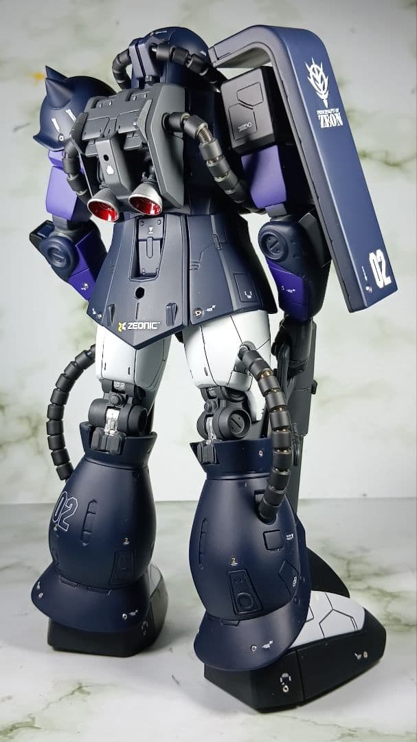 ザクⅡ　黒い三連星カラー　塗装済完成品　MG 1/100　ガンプラ　ガンダム