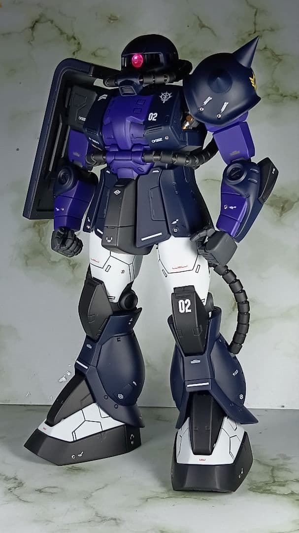 ザクⅡ　黒い三連星カラー　塗装済完成品　MG 1/100　ガンプラ　ガンダム