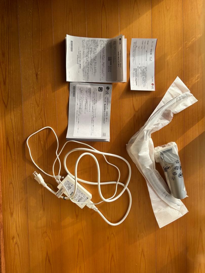 LG 4Kディスプレイモニター　27UP600-W 27インチ