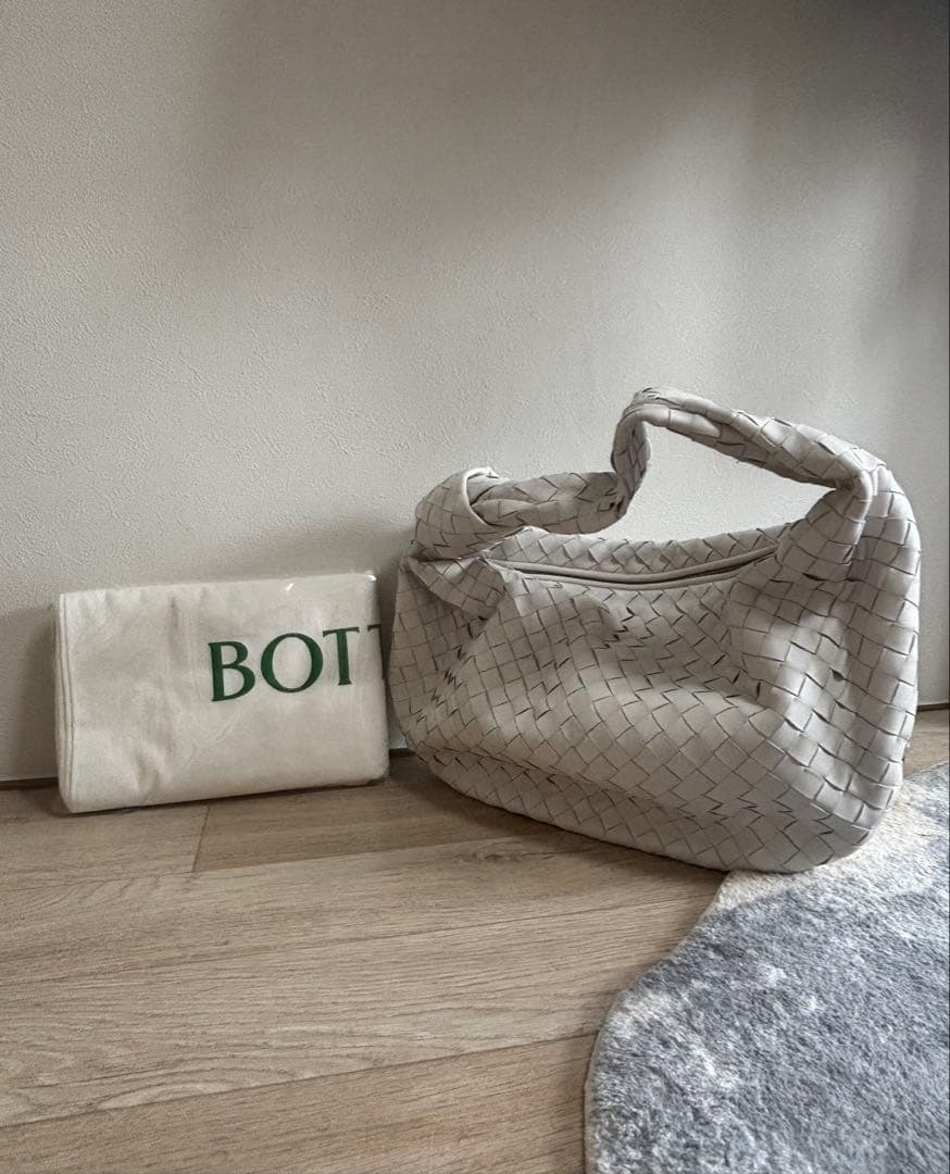 【正規品】Bottega Veneta ボッテガヴェネタ　スモールジョディ　白