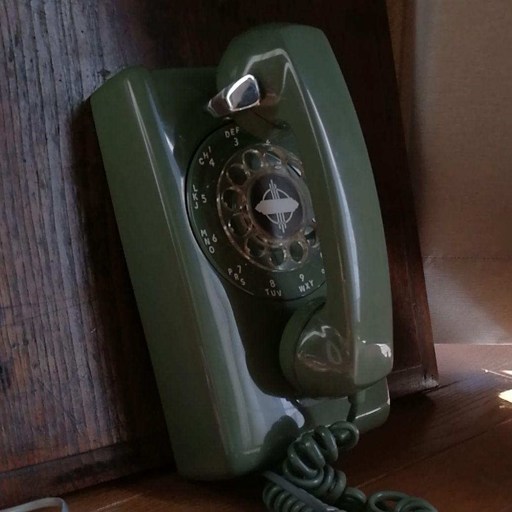 アンティーク　壁掛け式ダイヤル電話