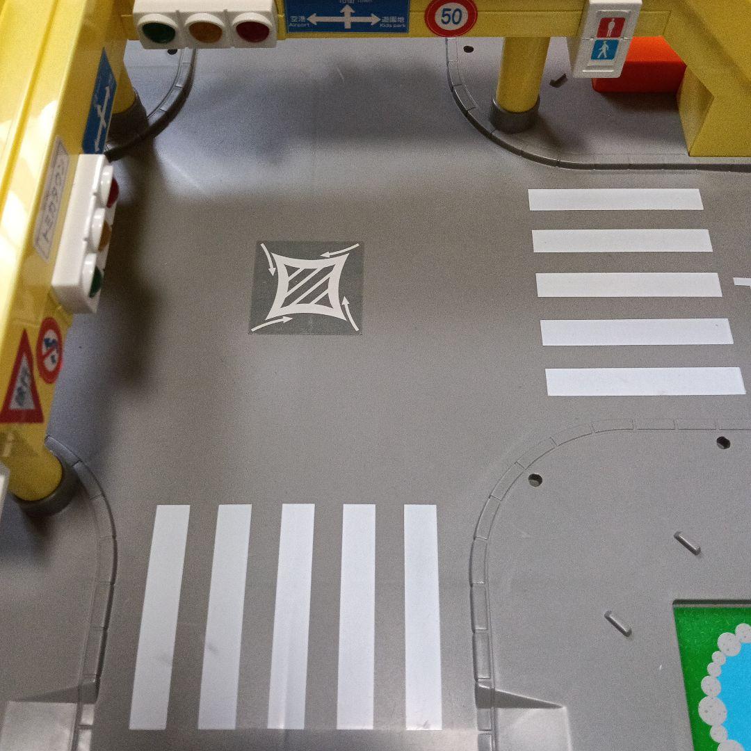 トミカタウン　サウンド交差点　つながる道路