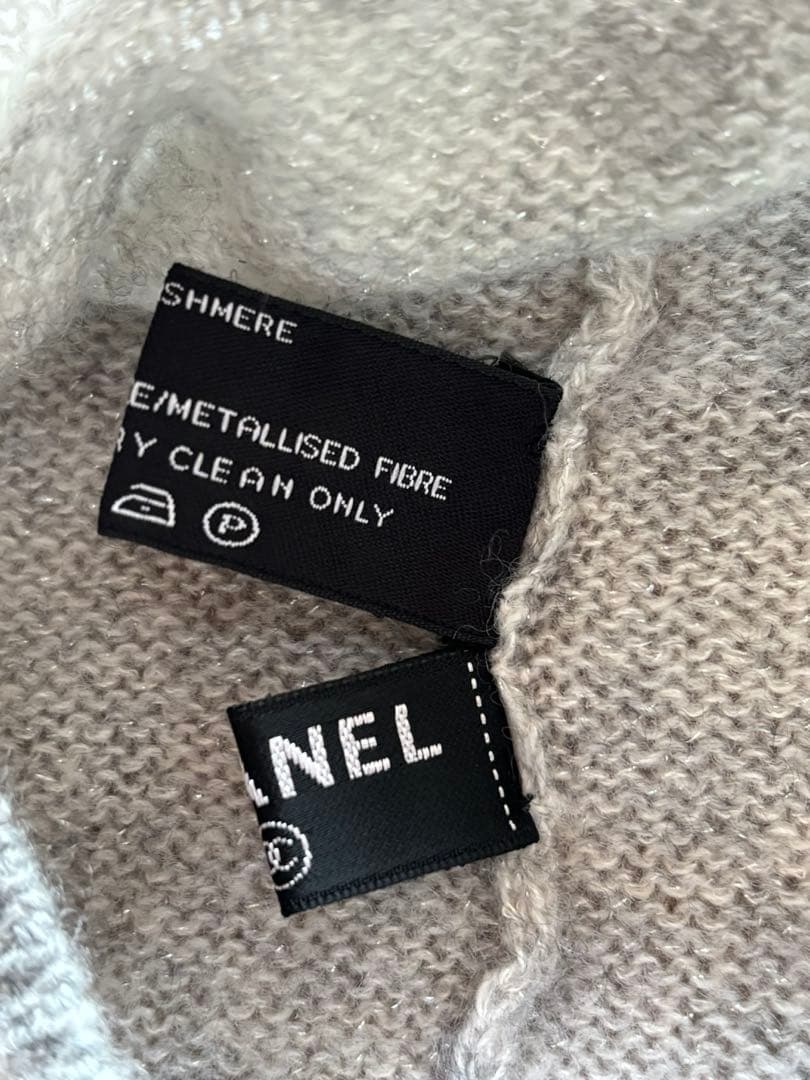 ょっぴ 様CHANEL シャネル ニット帽ビーニー　 ラメ入り グレー お箱付き