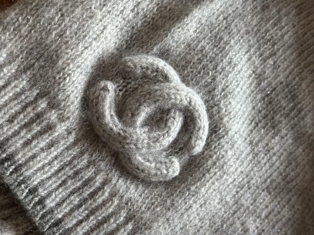 ょっぴ 様CHANEL シャネル ニット帽ビーニー　 ラメ入り グレー お箱付き