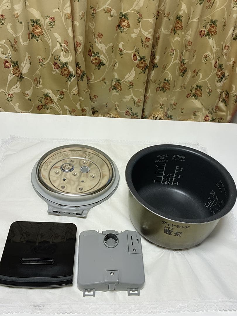 Panasonic おどり炊きSR-MPA101 炊飯器/5.5合　2022年製