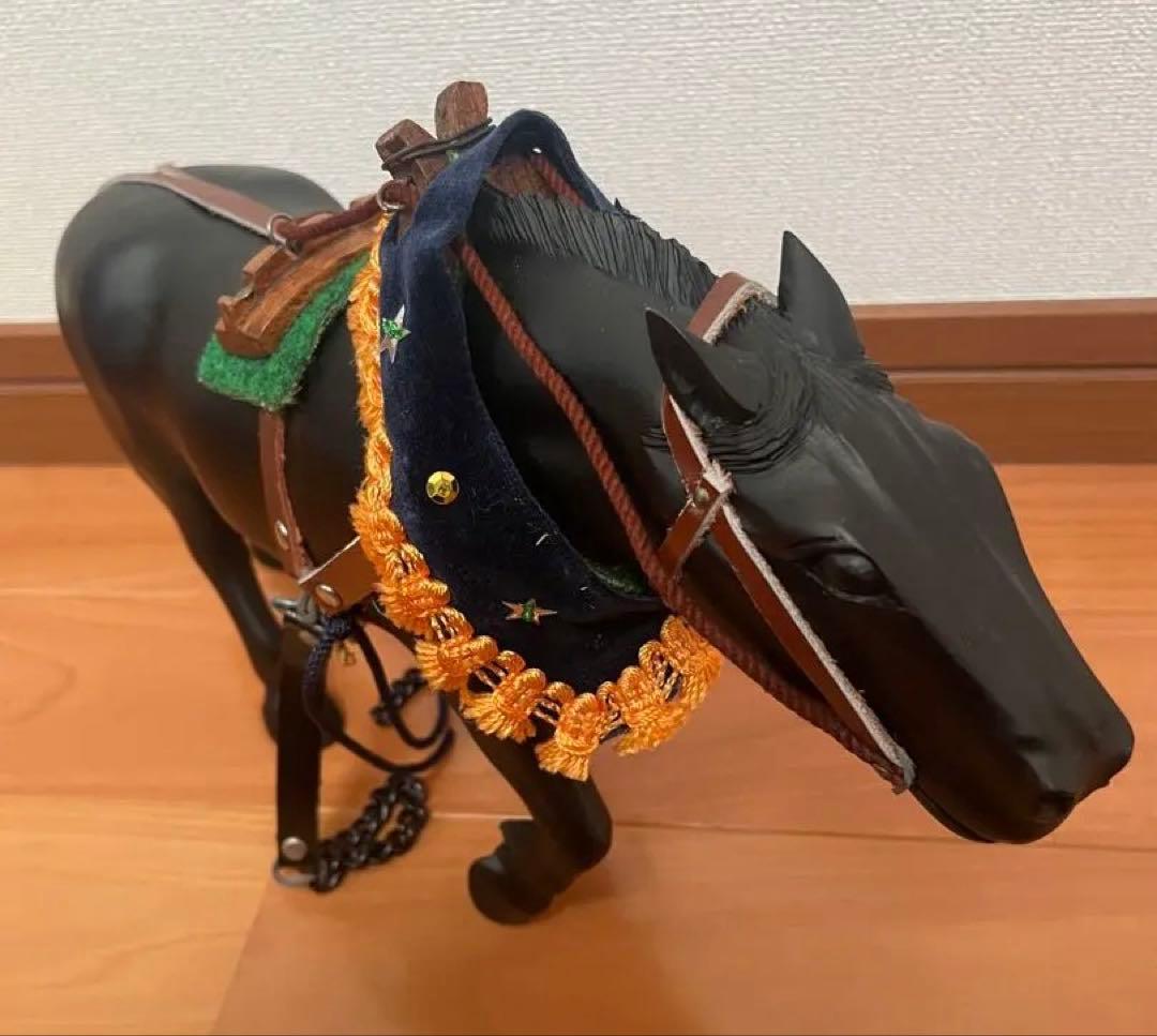 北海道農耕馬・菅野秀雄作・限定モデル・干支・馬置物・木製置物 布製装飾付き