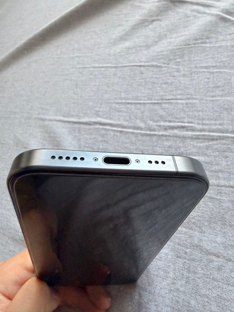 【美品】Apple iPhone 15 ￼￼Pro ブラックチタニウム