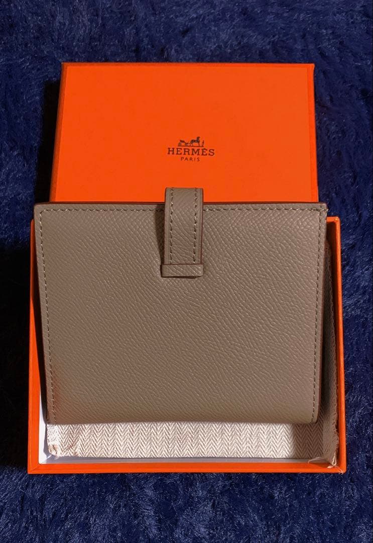 yuka　本革　２つ折り財布