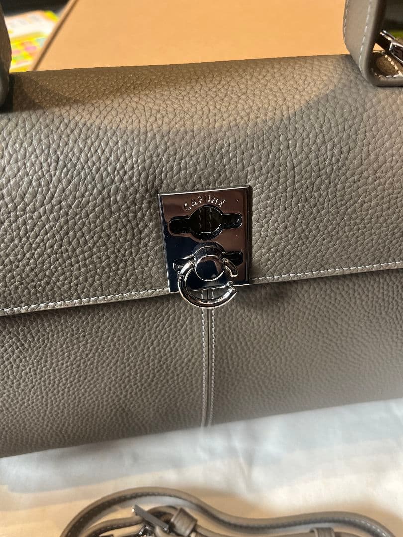 新品ほぼ ショルダーバッグ ハンドバッグ レザー　スタンスバッグ