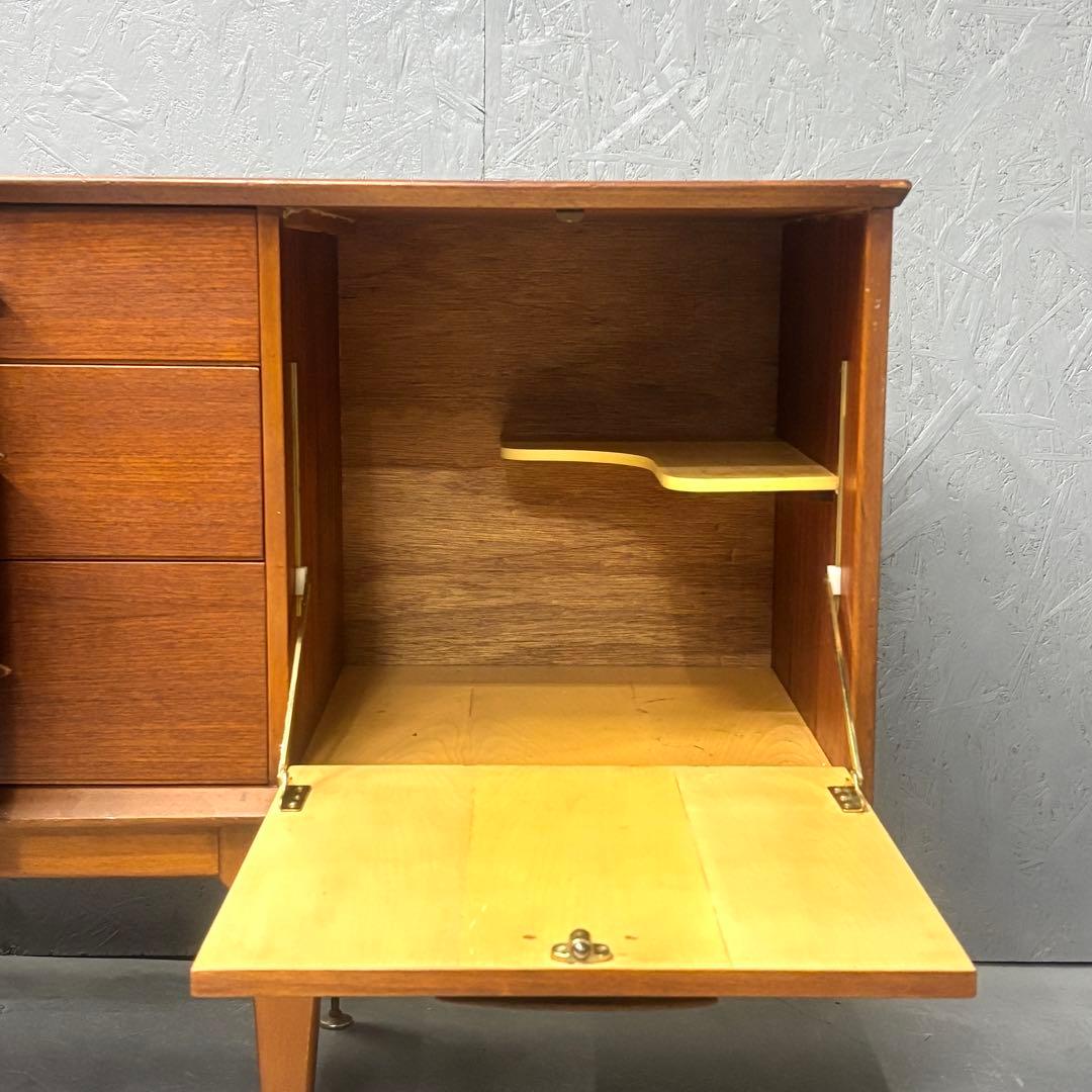 英国 Jentique(ジェンティーク) ヴィンテージ サイドボード(401)