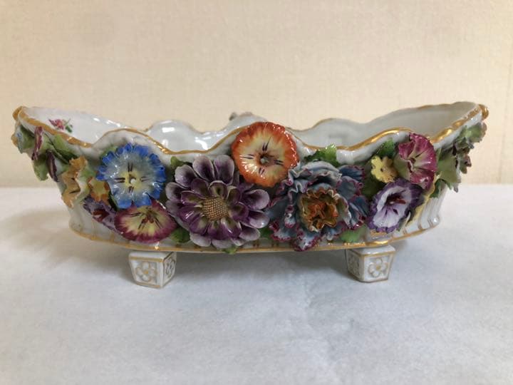 花弁装飾透かし鉢　 Von schierholz