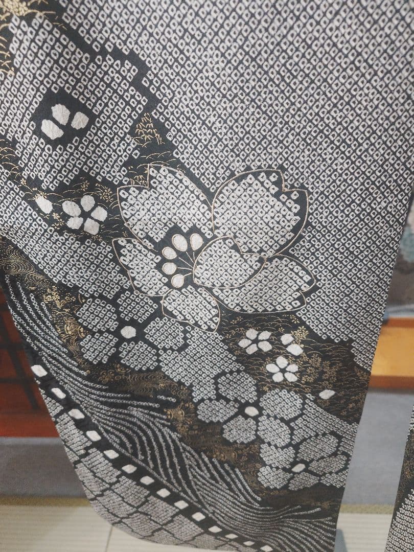 振袖黒白花柄総絞り