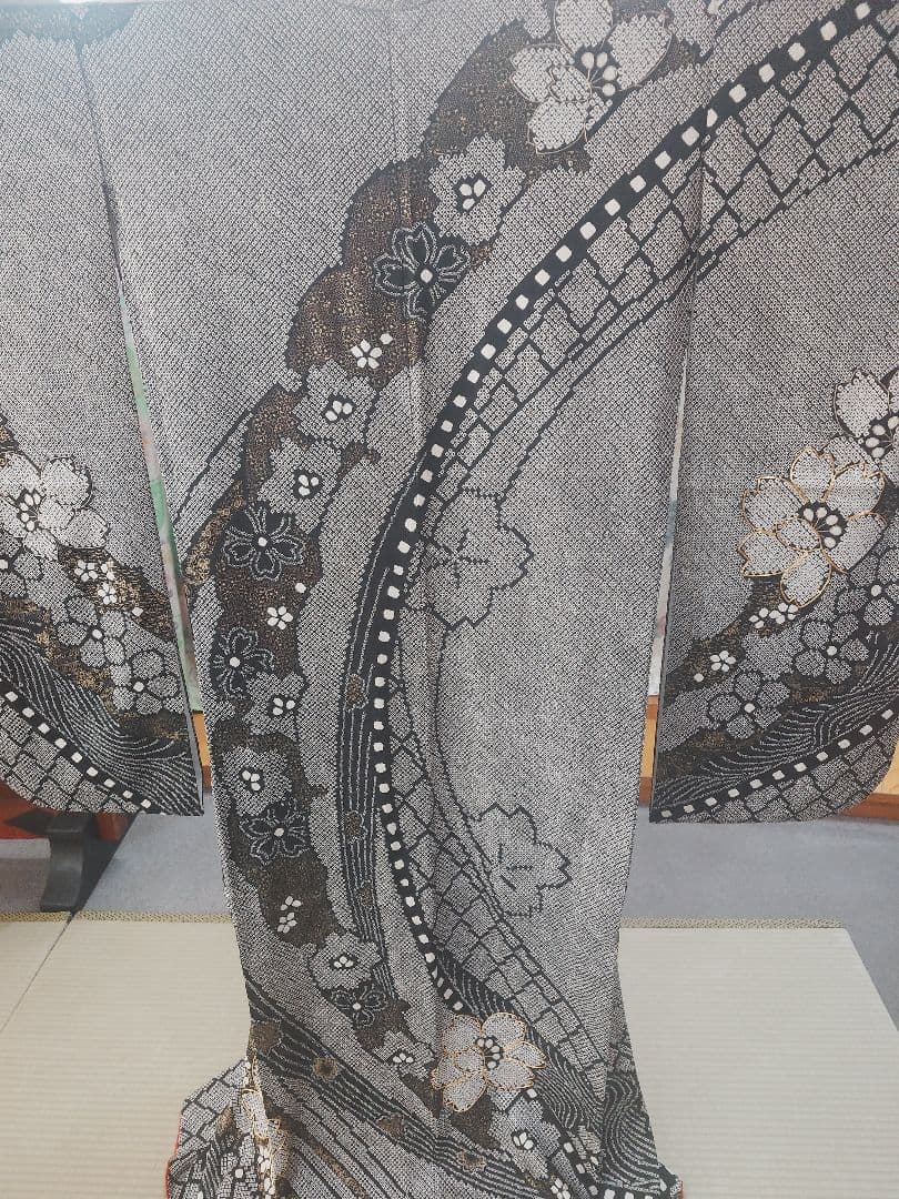振袖黒白花柄総絞り