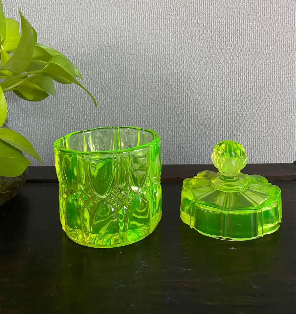 ベルギー　アンティーク　ヴァルサンランベール　ウランガラス　小物入れ