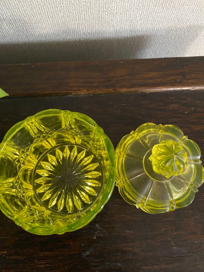 ベルギー　アンティーク　ヴァルサンランベール　ウランガラス　小物入れ