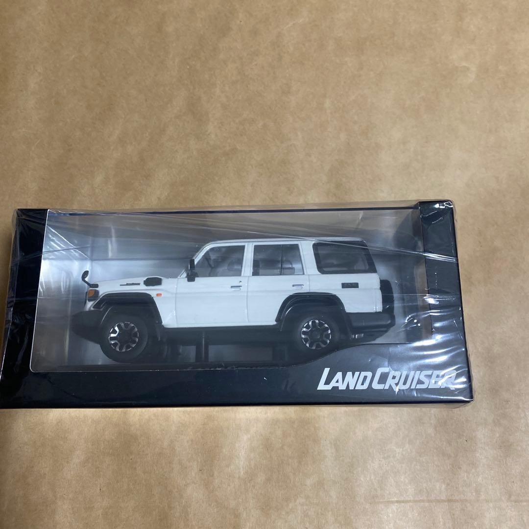 ランドクルーザー 70スーパーホワイトII ミニカー ランクル70