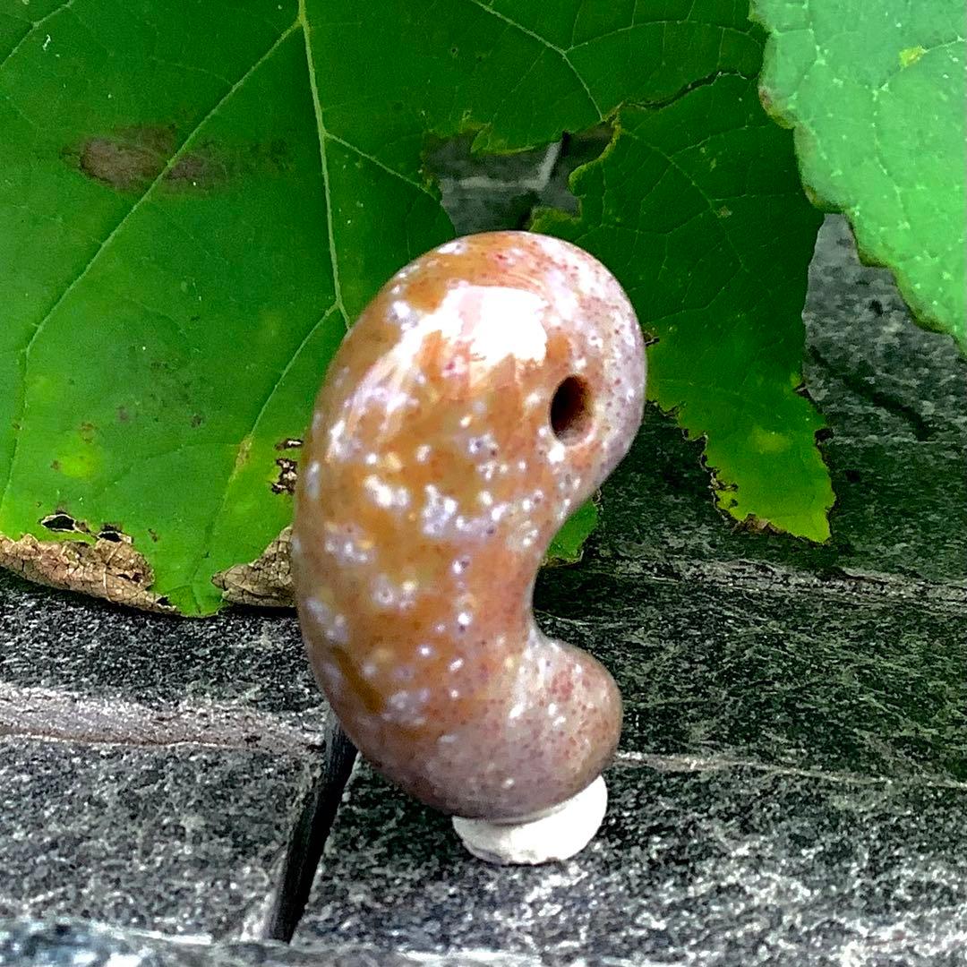 ✳摩訶不思議な色彩　花仙山出雲型勾玉　ピカピカ極上研磨　⭕️鑑定鑑別書付の本物です