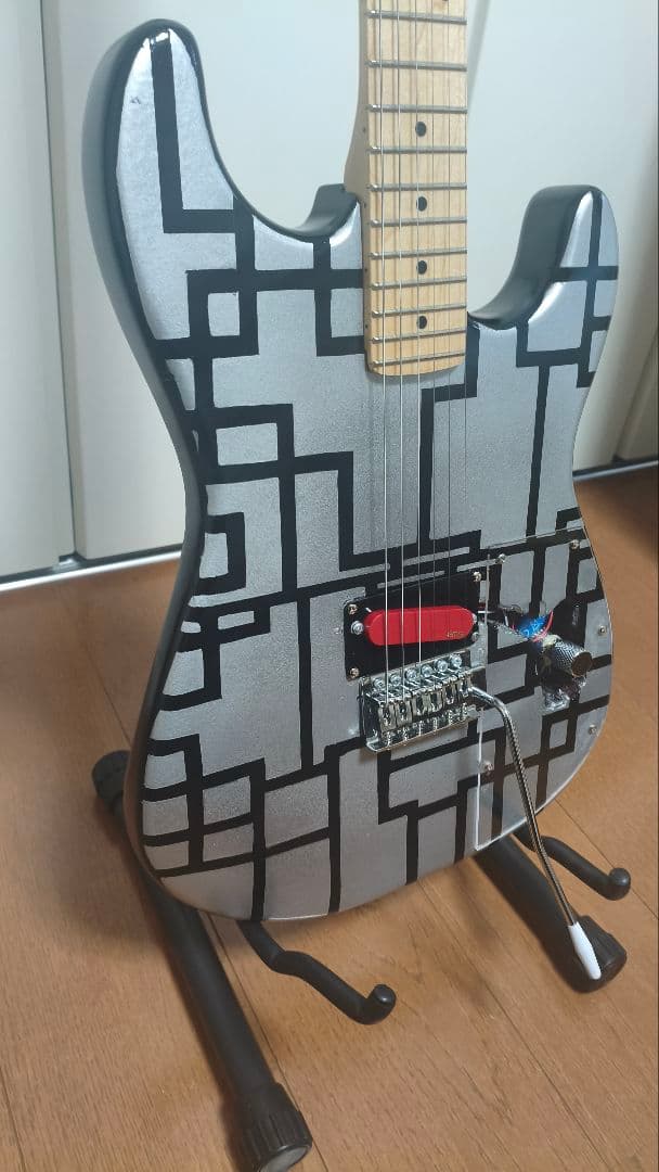 EMG-SAピックアップG柄ラージヘッドストラトタイプ不気味なエレキギター