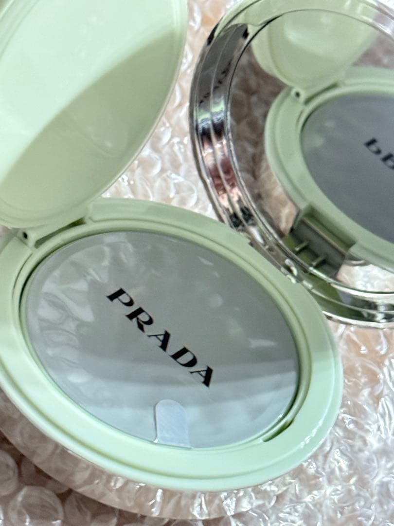 プラダ リヴィール メッシュ クッションファンデーション【LN25】1点