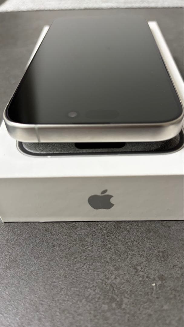 Apple iPhone 15 Pro ホワイトチタニウム SIMフリー