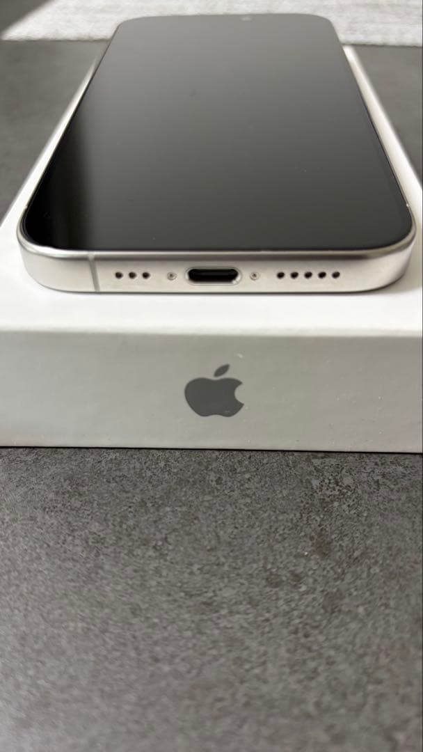 Apple iPhone 15 Pro ホワイトチタニウム SIMフリー