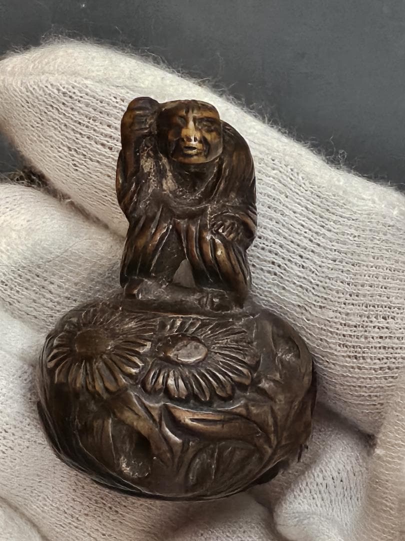 金箔装飾の漆器印籠