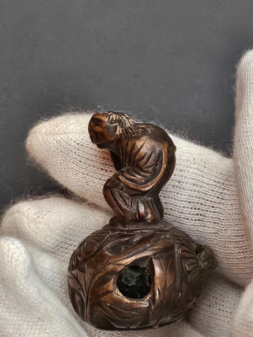 金箔装飾の漆器印籠