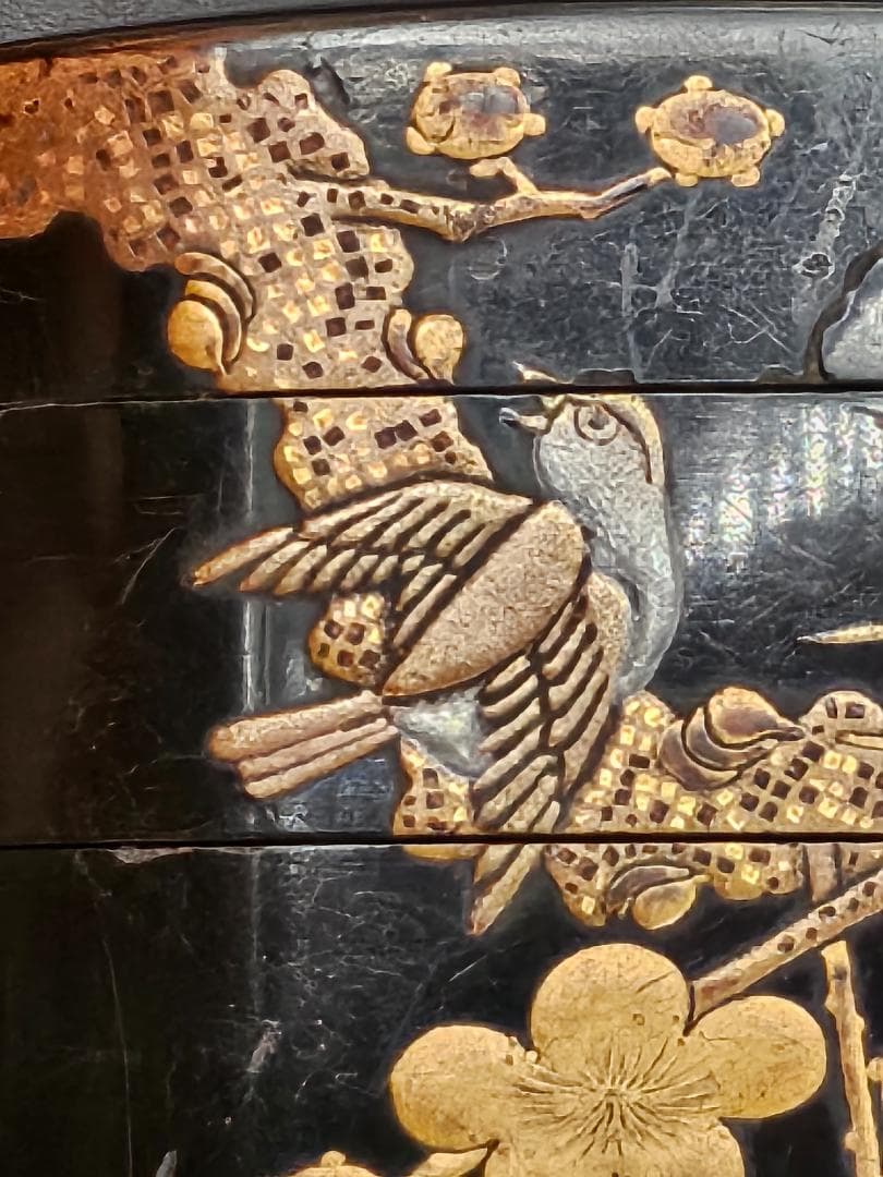 金箔装飾の漆器印籠