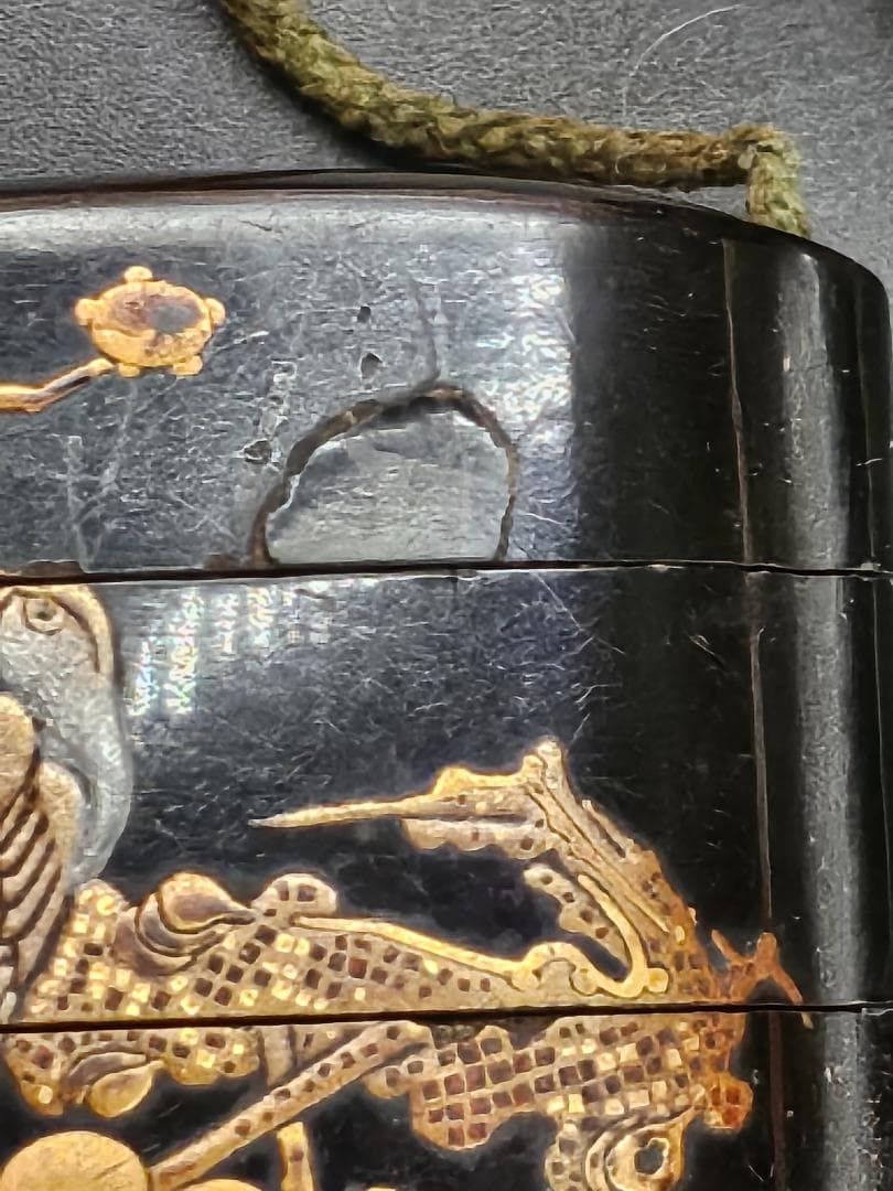 金箔装飾の漆器印籠