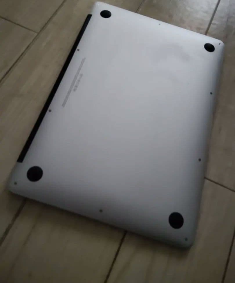 中古 MacBook Air 13 インチ