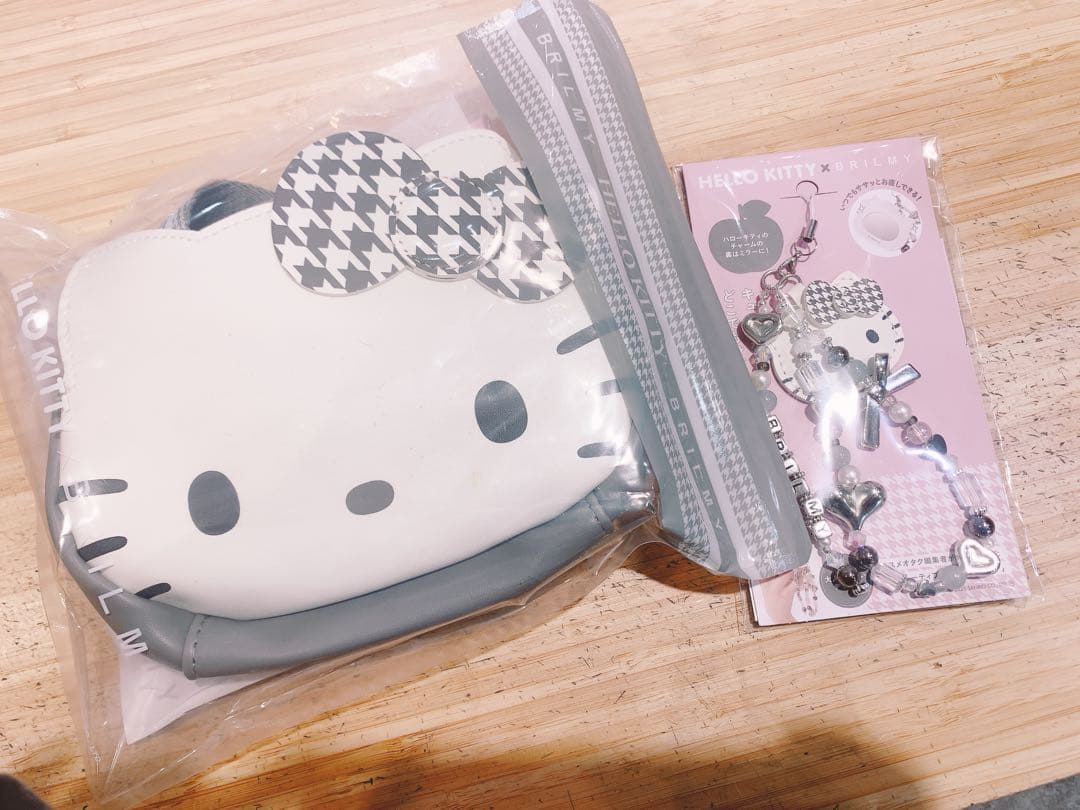 セブンイレブン限定 ハローキティポーチ ミラーセット