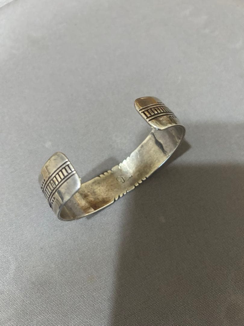 エスニック風彫刻オープンバングル