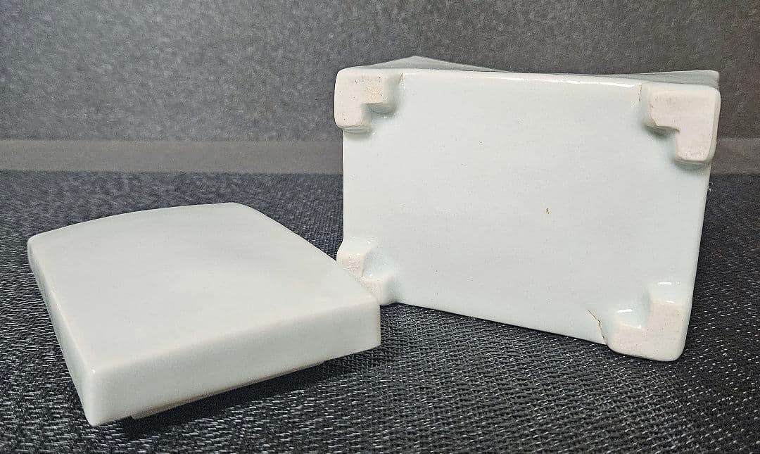 名工】瀧田項一作　白磁　小箱　香炉　香合　小物入れ　【師　富本憲吉　濱田庄司