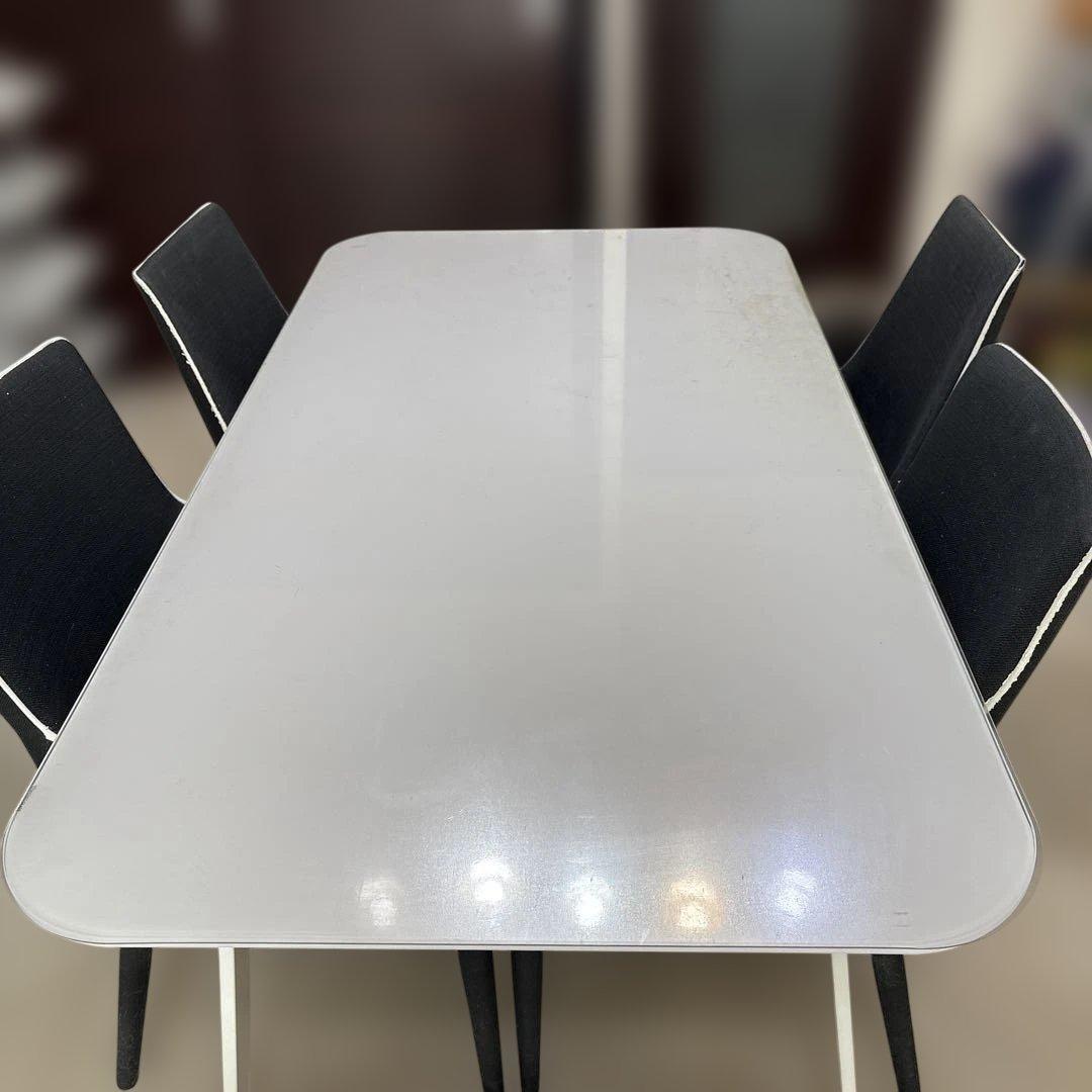 ホワイト　ダイニングテーブル