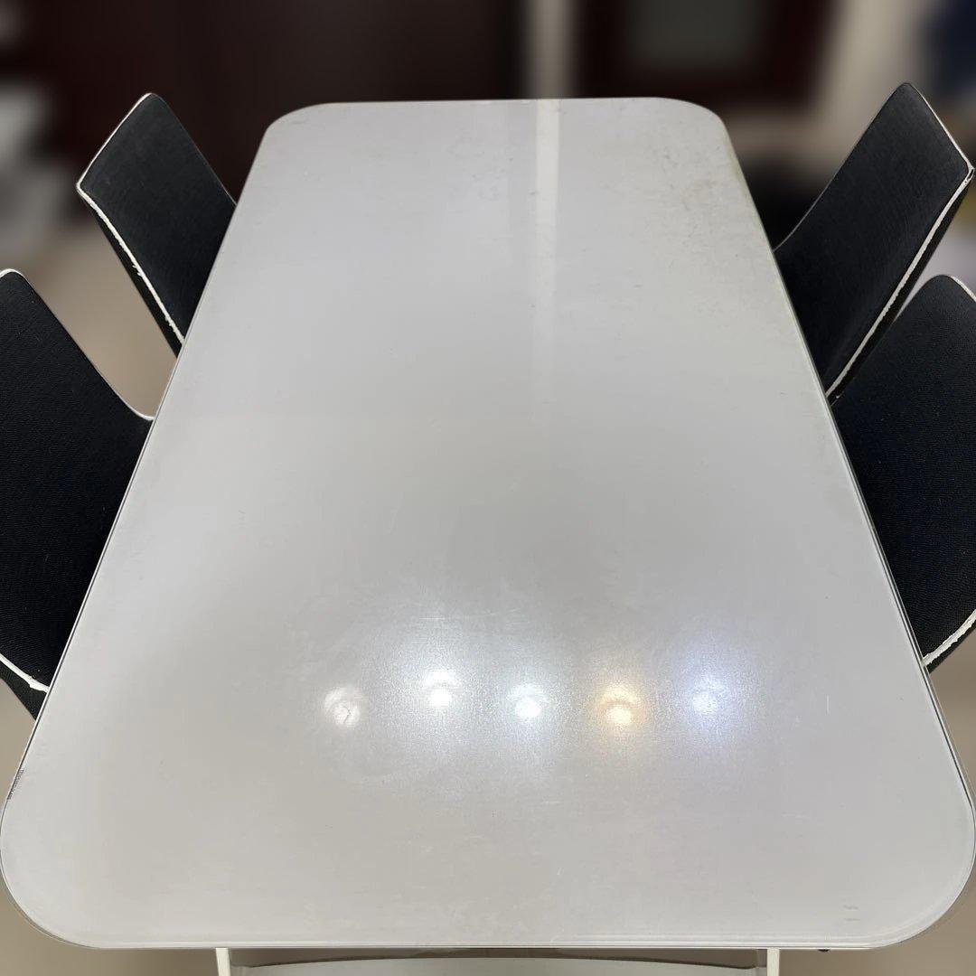 ホワイト　ダイニングテーブル