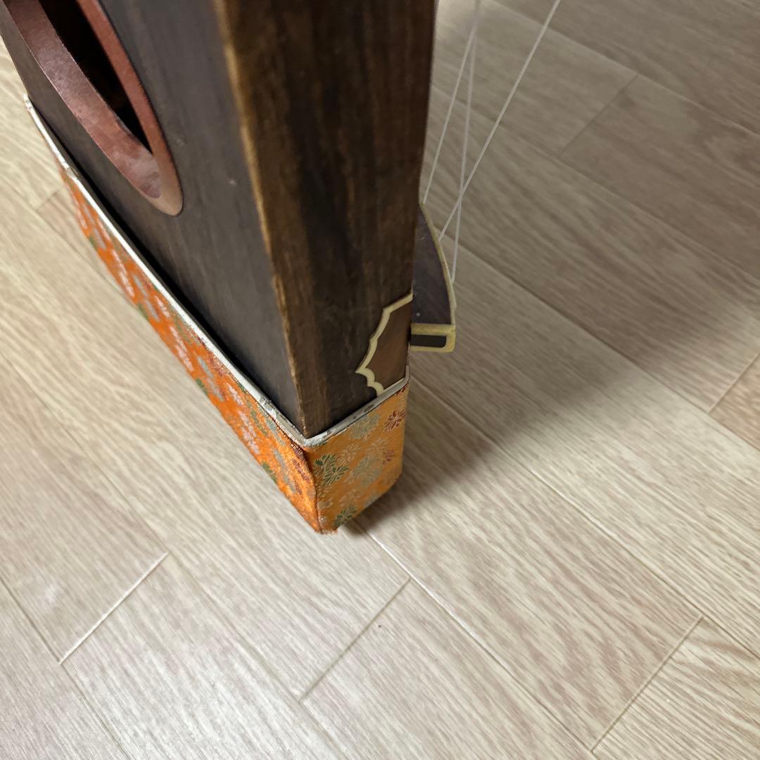 大型木製琴 13弦 金色装飾付き