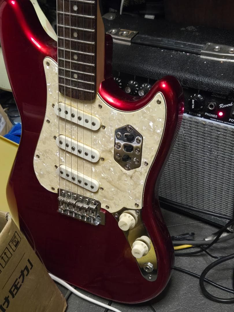 スクワイヤーサイクロン　 レッド 3ピックアップ