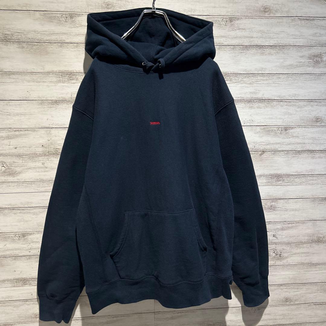 【即完売モデル】シュプリーム☆センタースモール刺繍ロゴ　人気デザイン　パーカー