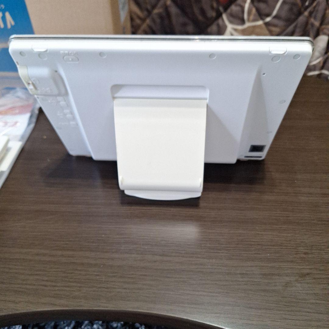 Panasonic プライベートビエラ　ポータブルテレビ　UN-10E7-W