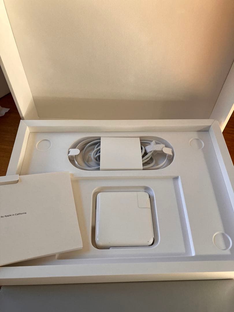 221 超美品　MacBook Pro 14インチ　新品ハードケース付き