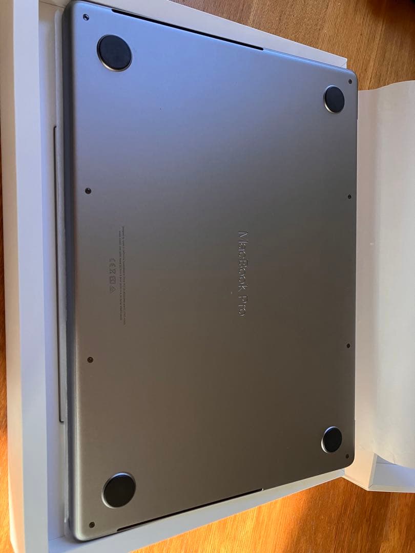 221 超美品　MacBook Pro 14インチ　新品ハードケース付き